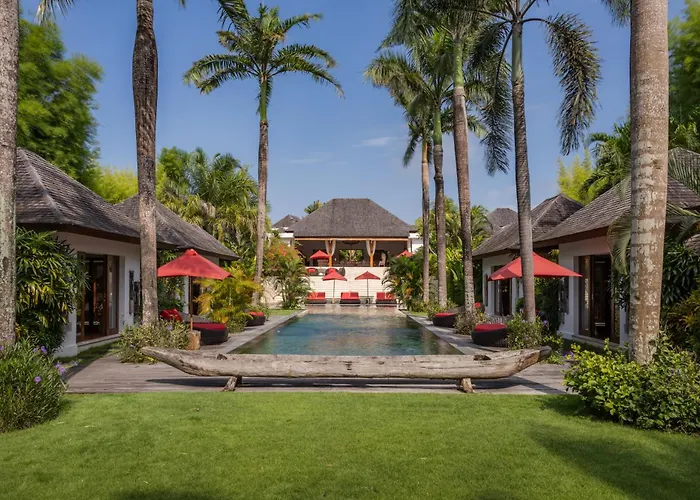 Naty, Luxury 6 Bedrooms Near Villa