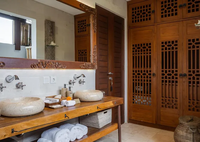 Naty, Luxury 6 Bedrooms Near * Canggu