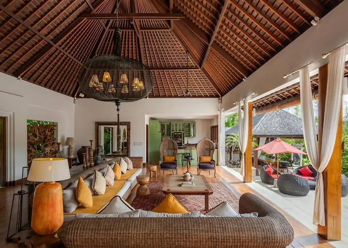 Naty, Luxury 6 Bedrooms Near Canggu